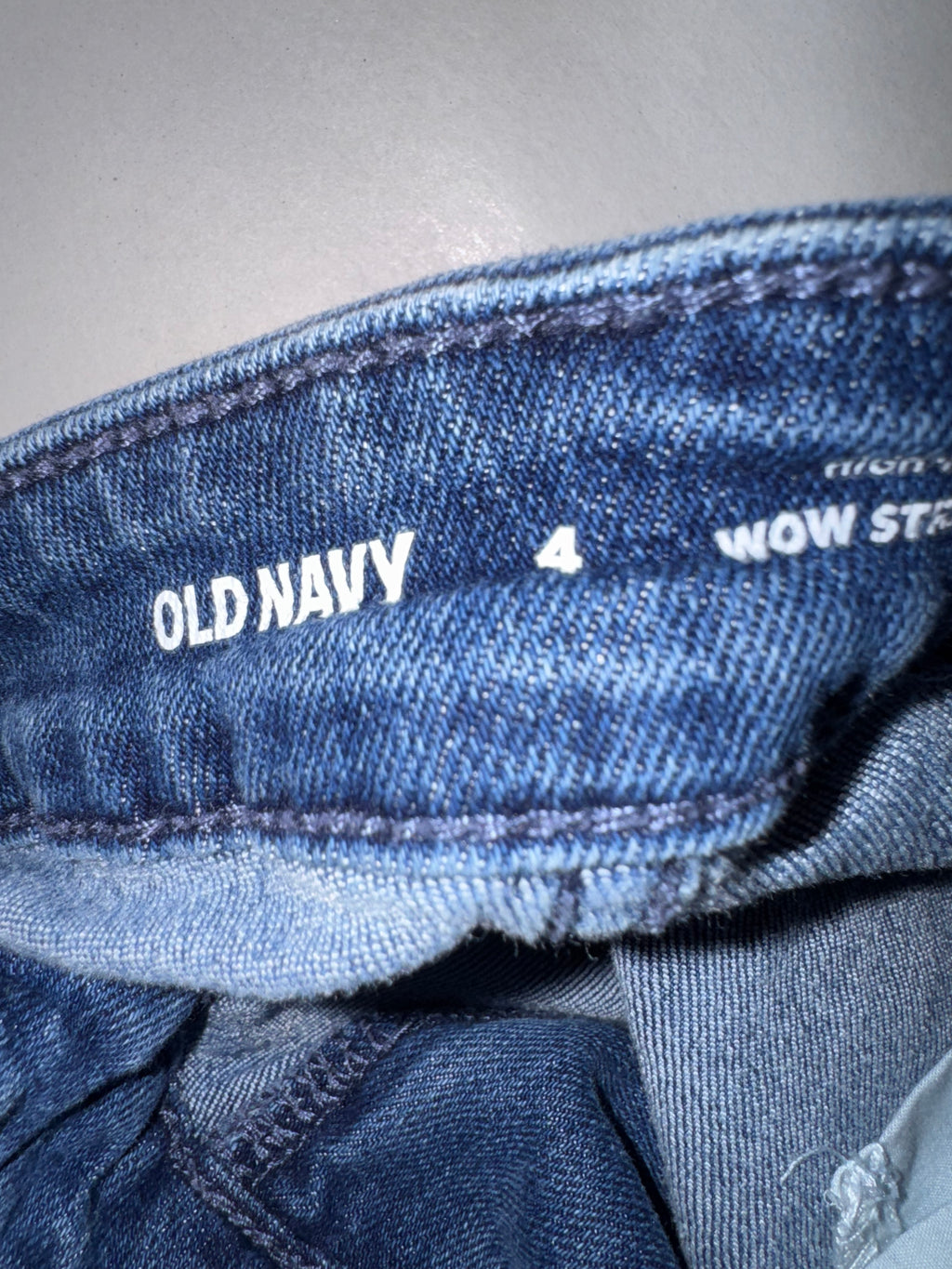 Old Navy High Rise WOW Straight Jeans – Medium Wash