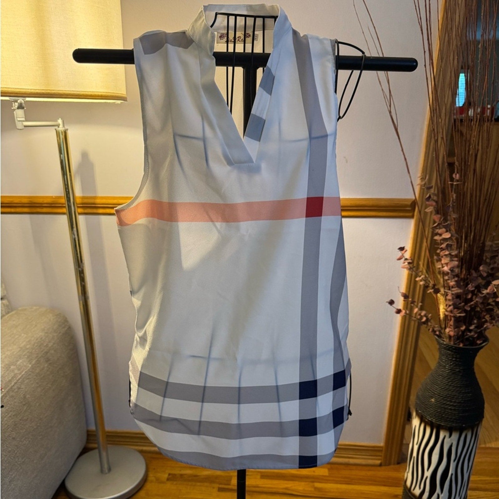 Elegant Women's Checkered Sleeveless Blouse - White and Pink