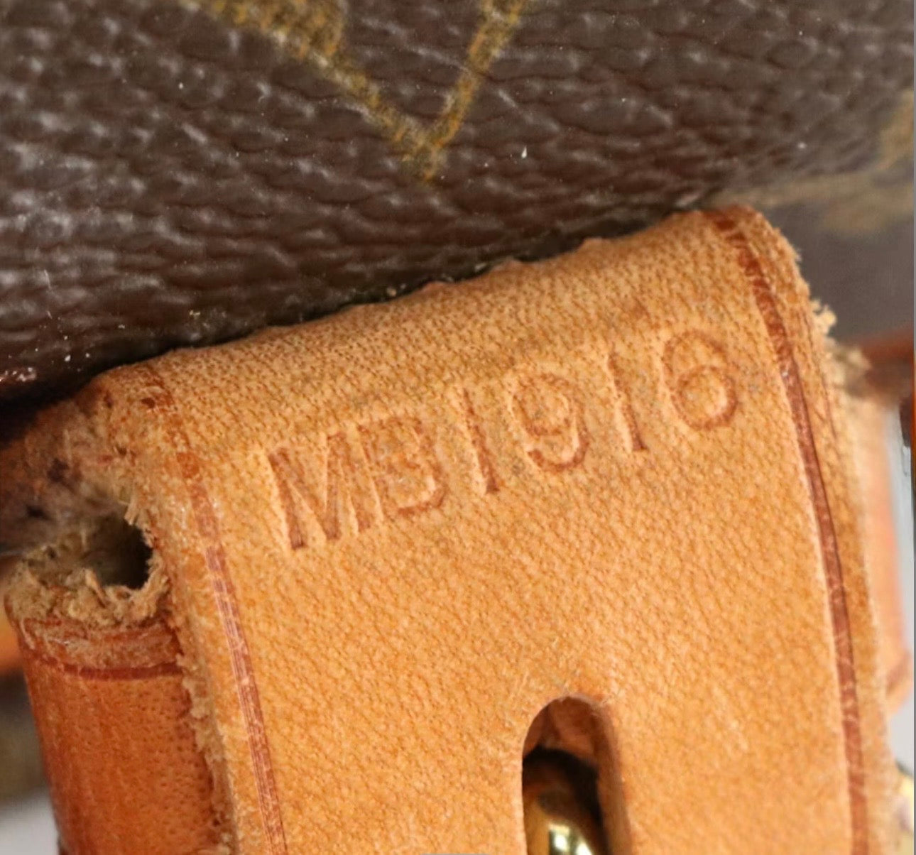 Louis Vuitton Monogram Saumur 35 Crossbody Messenger Bag
