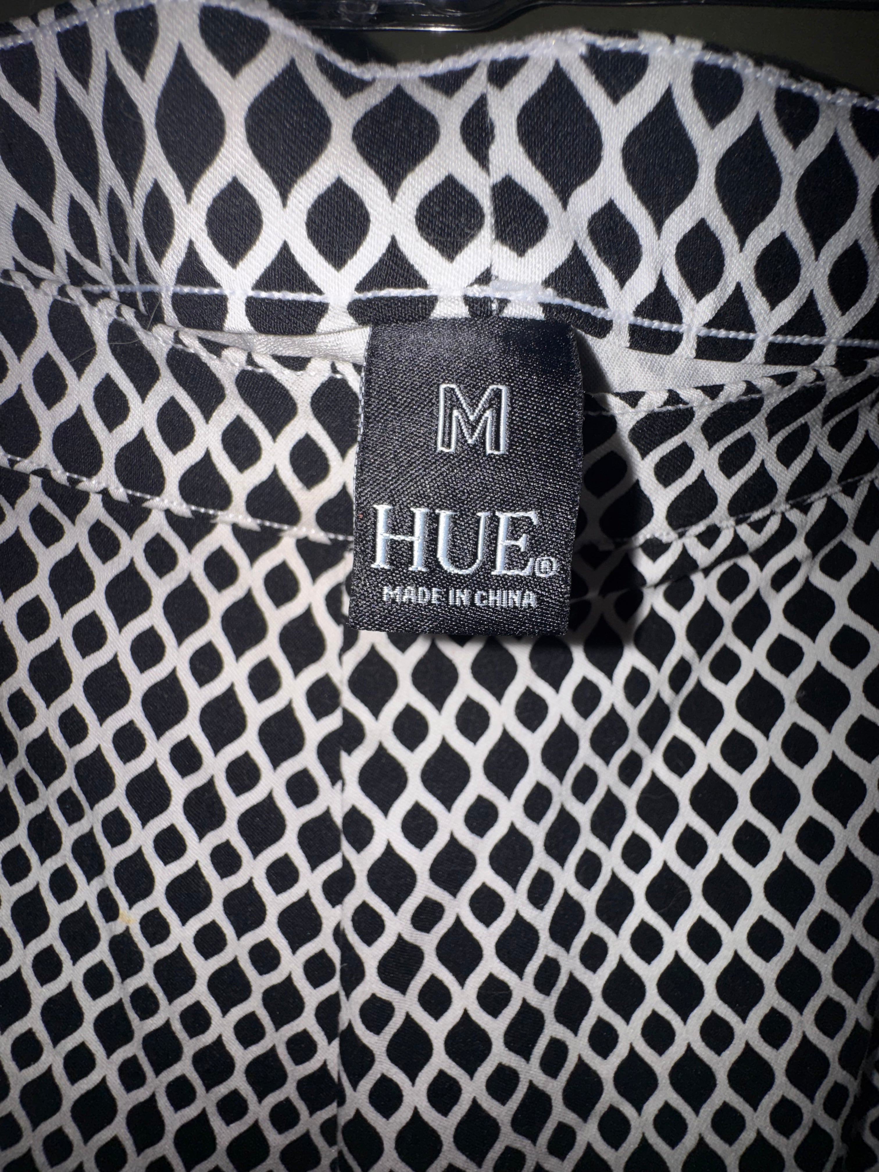 HUE Black & White Geometric Pull-On Ankle Pants