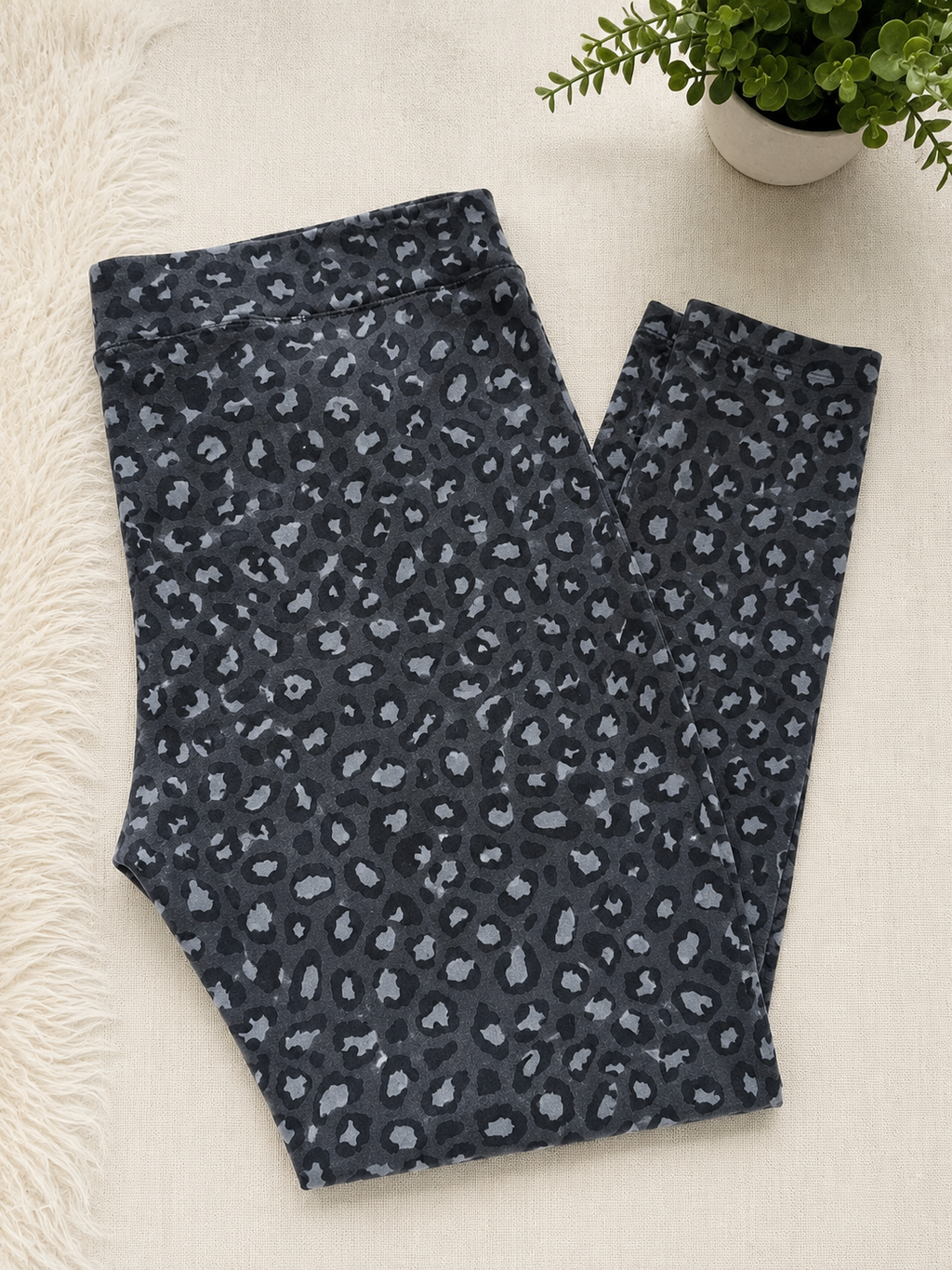 Old Navy Gray Leopard Print Leggings