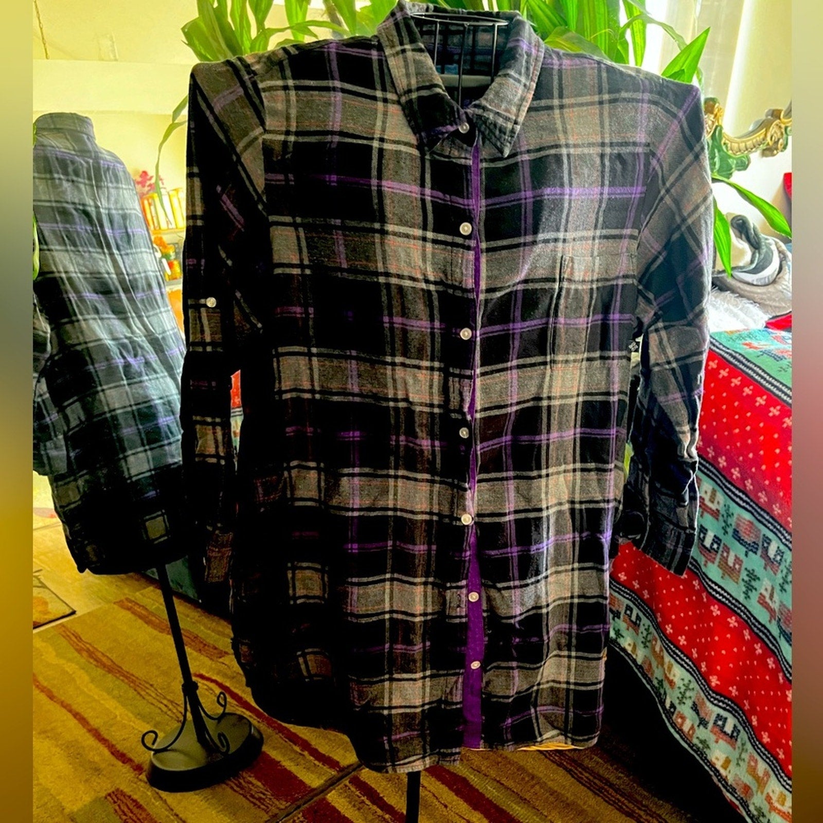 Simply Vera plaid button down top