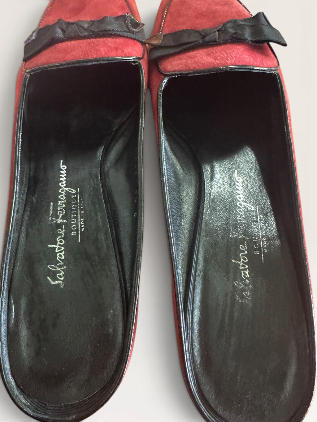 Salvatore Ferragamo Boutique Burgundy Suede Bow Mules