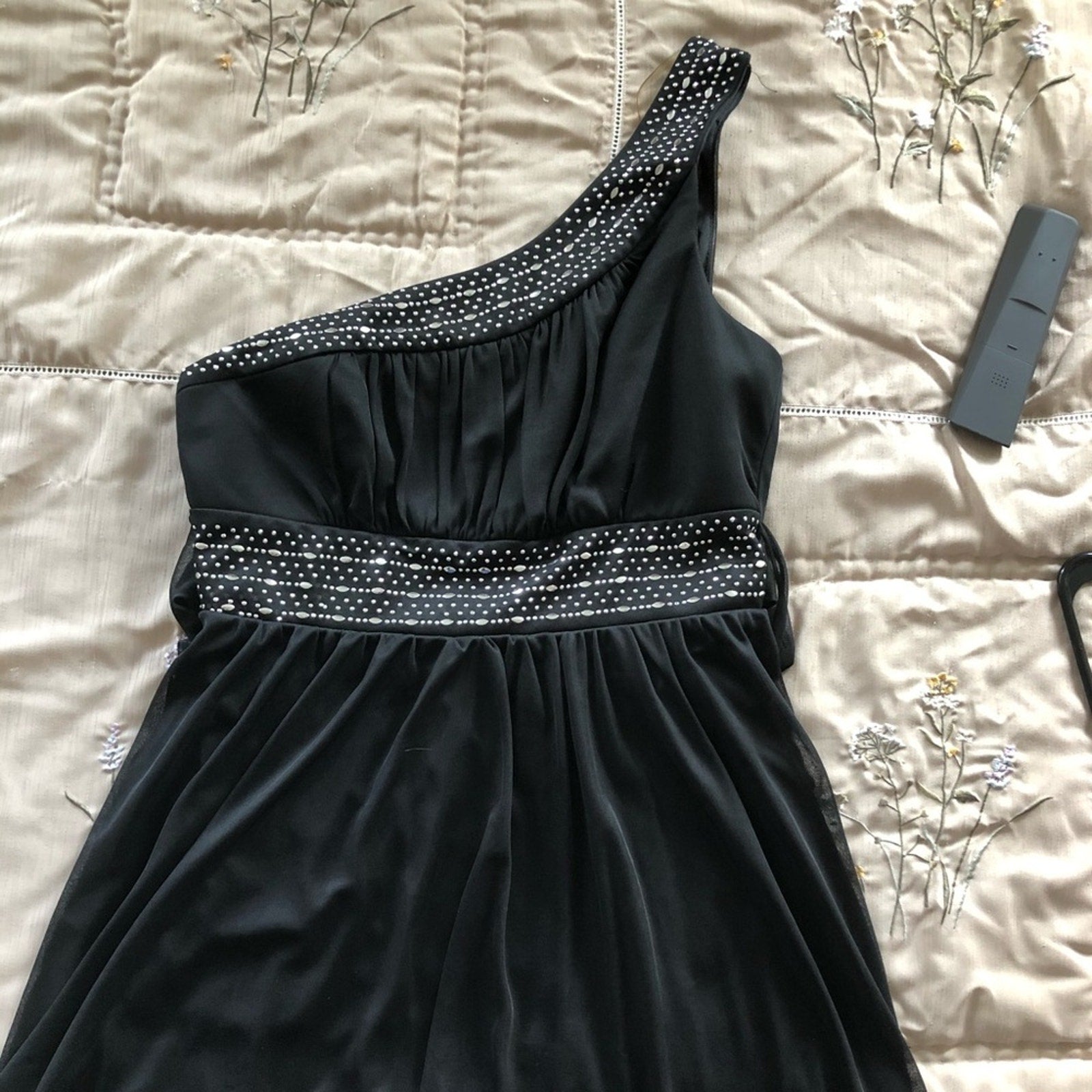 Flowing studded tie back one shoulder tunic