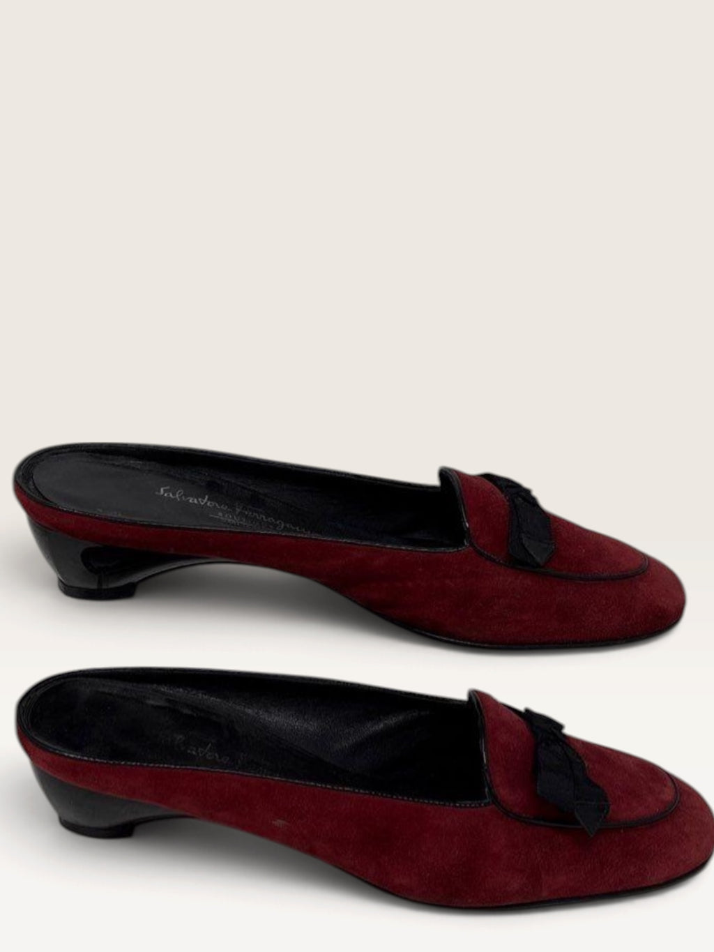 Salvatore Ferragamo Boutique Burgundy Suede Bow Mules
