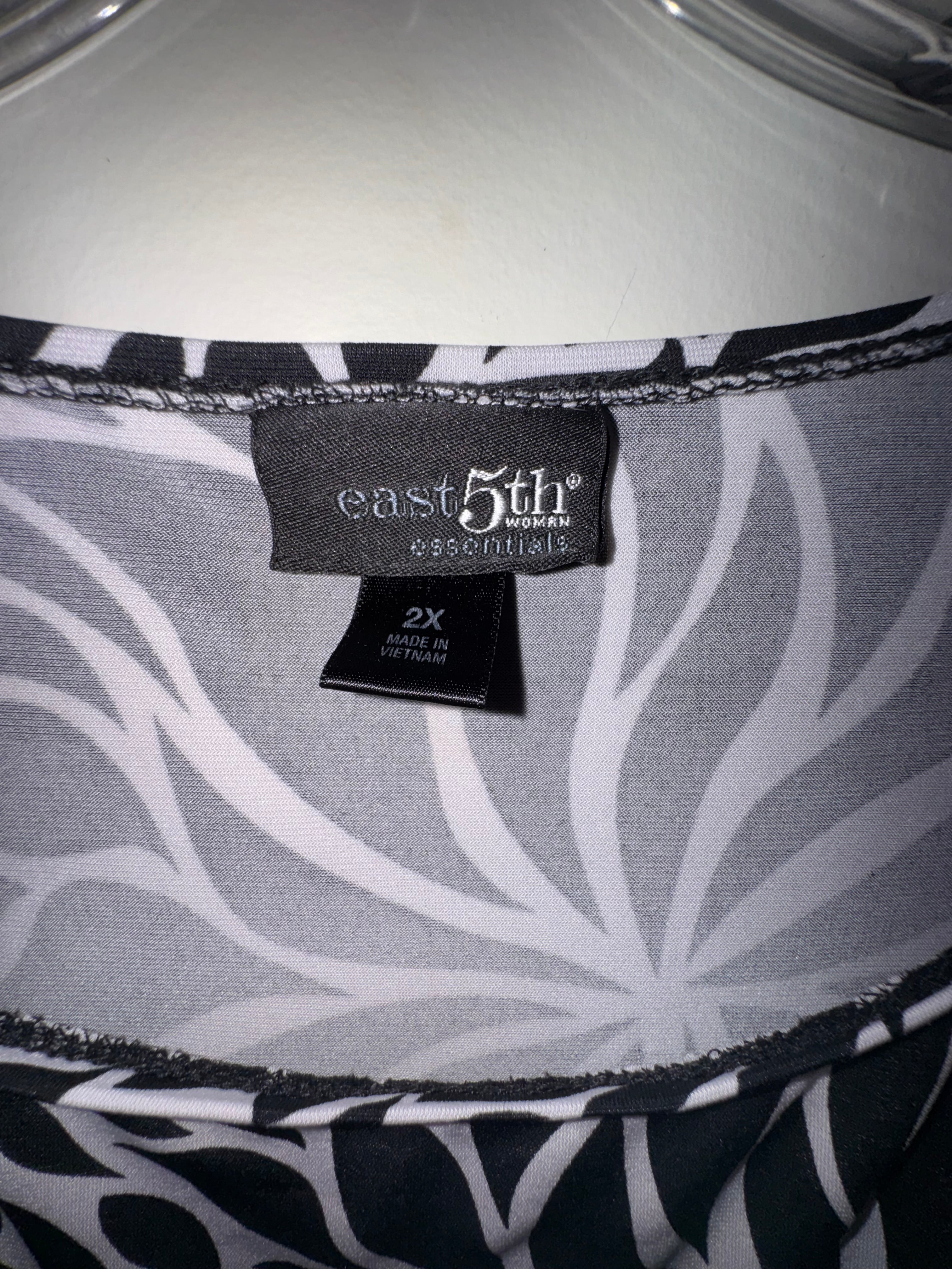 East 5th Black & White Floral Burst Blouse
