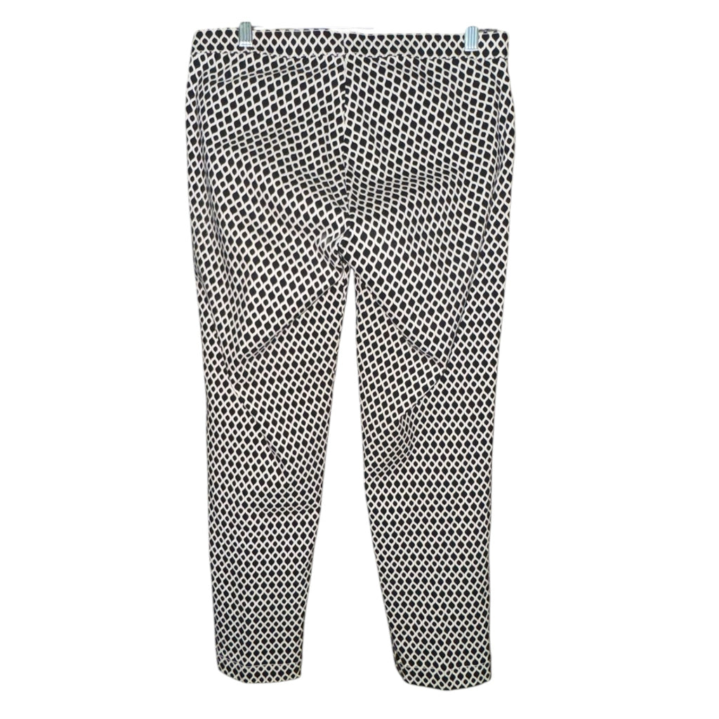 HUE Black & White Geometric Pull-On Ankle Pants