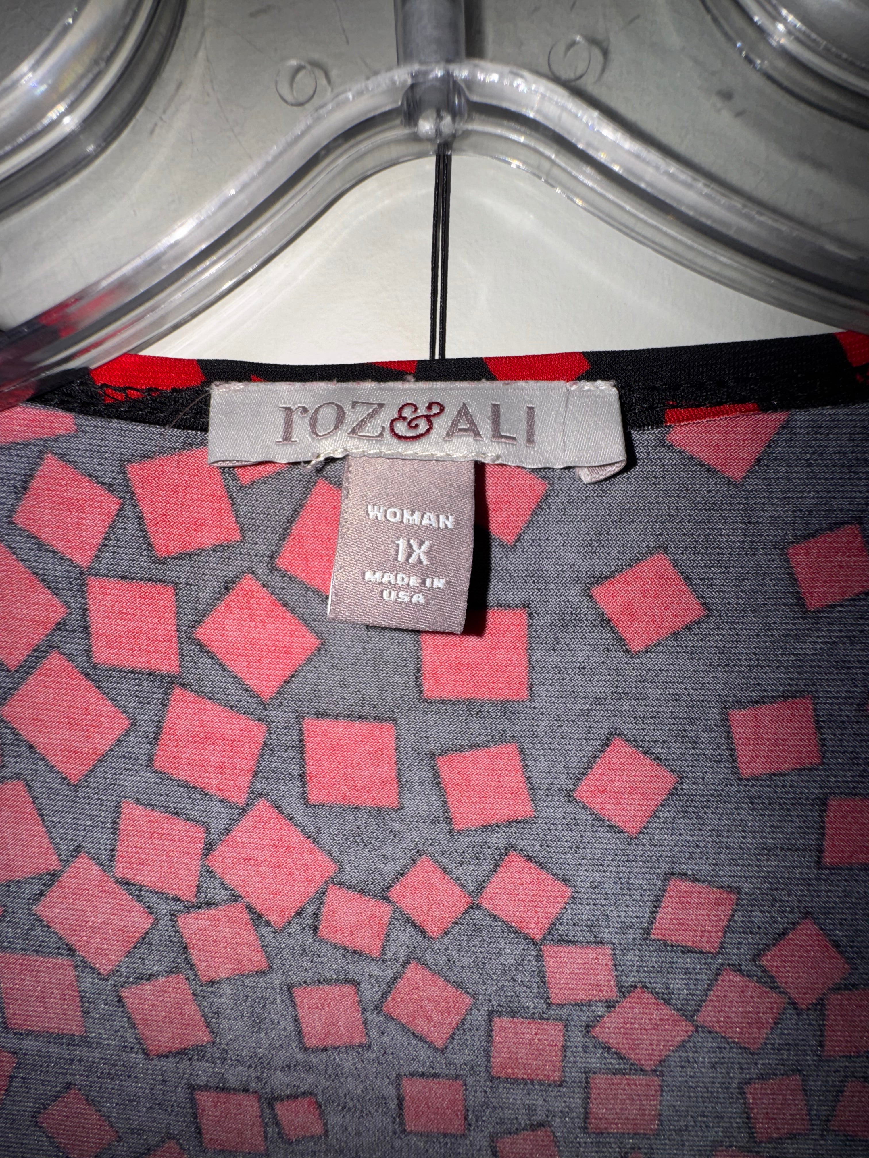 Roz & Ali Women's Red & Black Geometric Print Tank Top