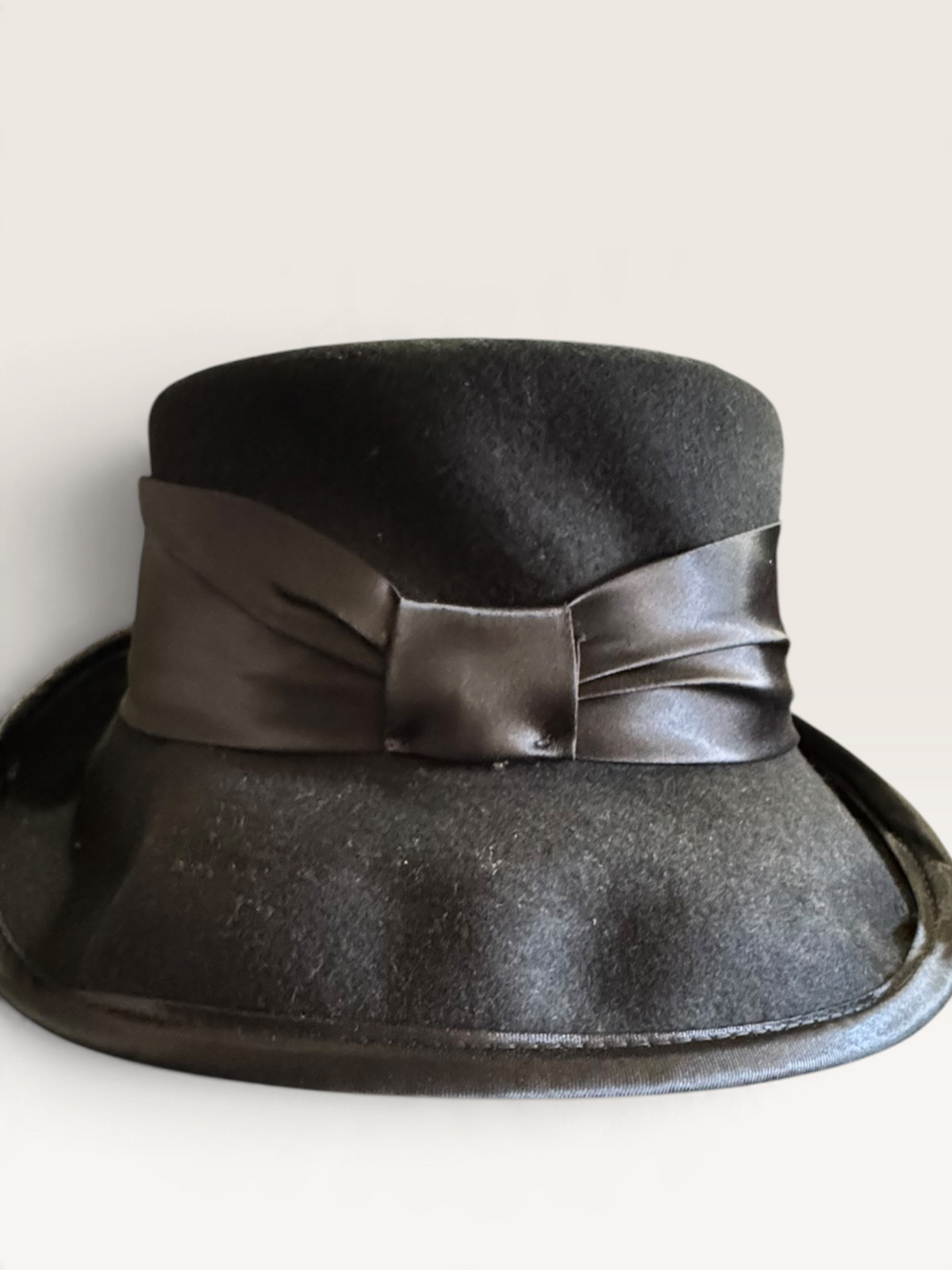 Amanda Smith Black Wool Cloche Hat — Made in Italy