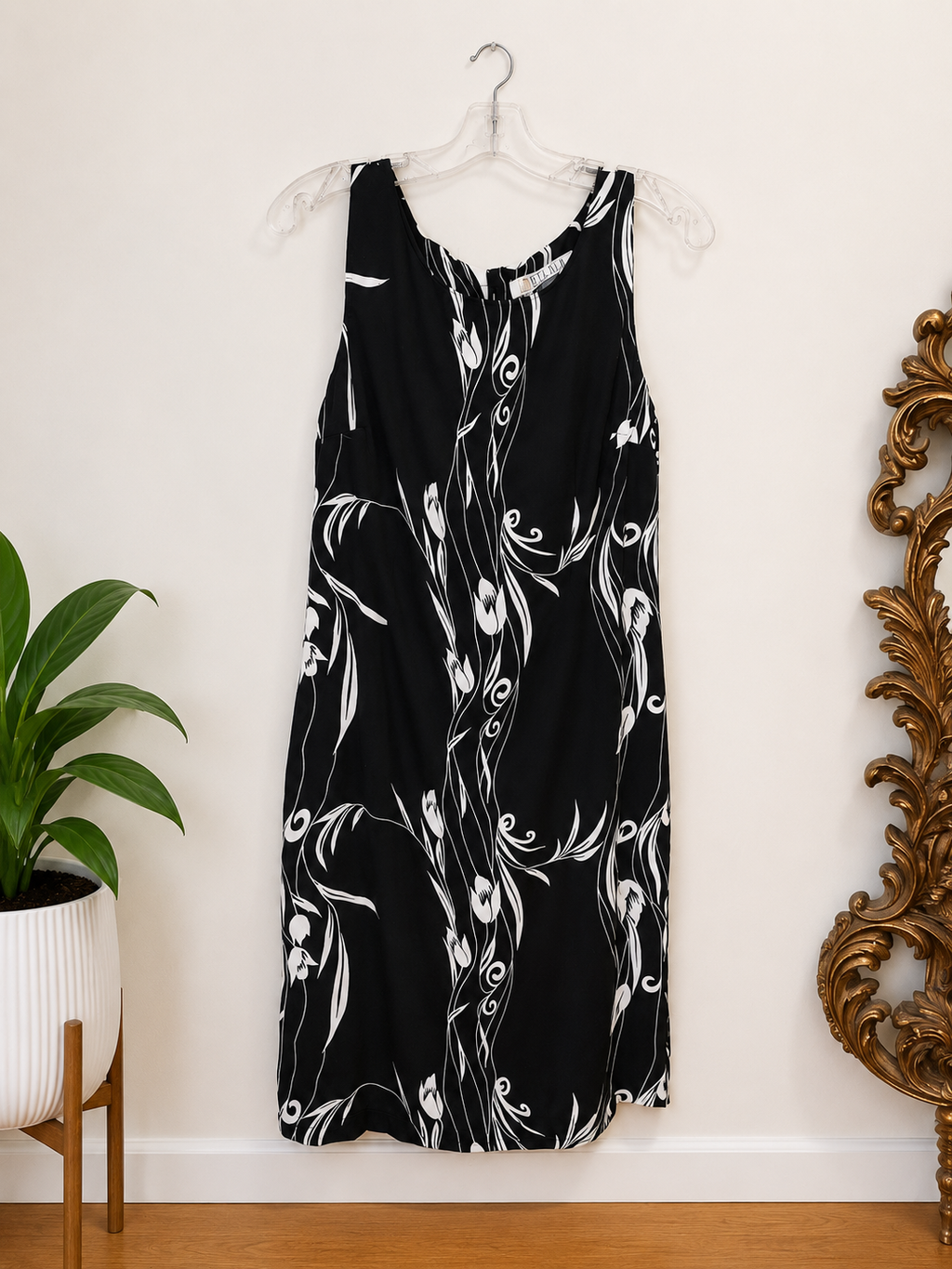 JM Studio Black & White Floral Shift Dress
