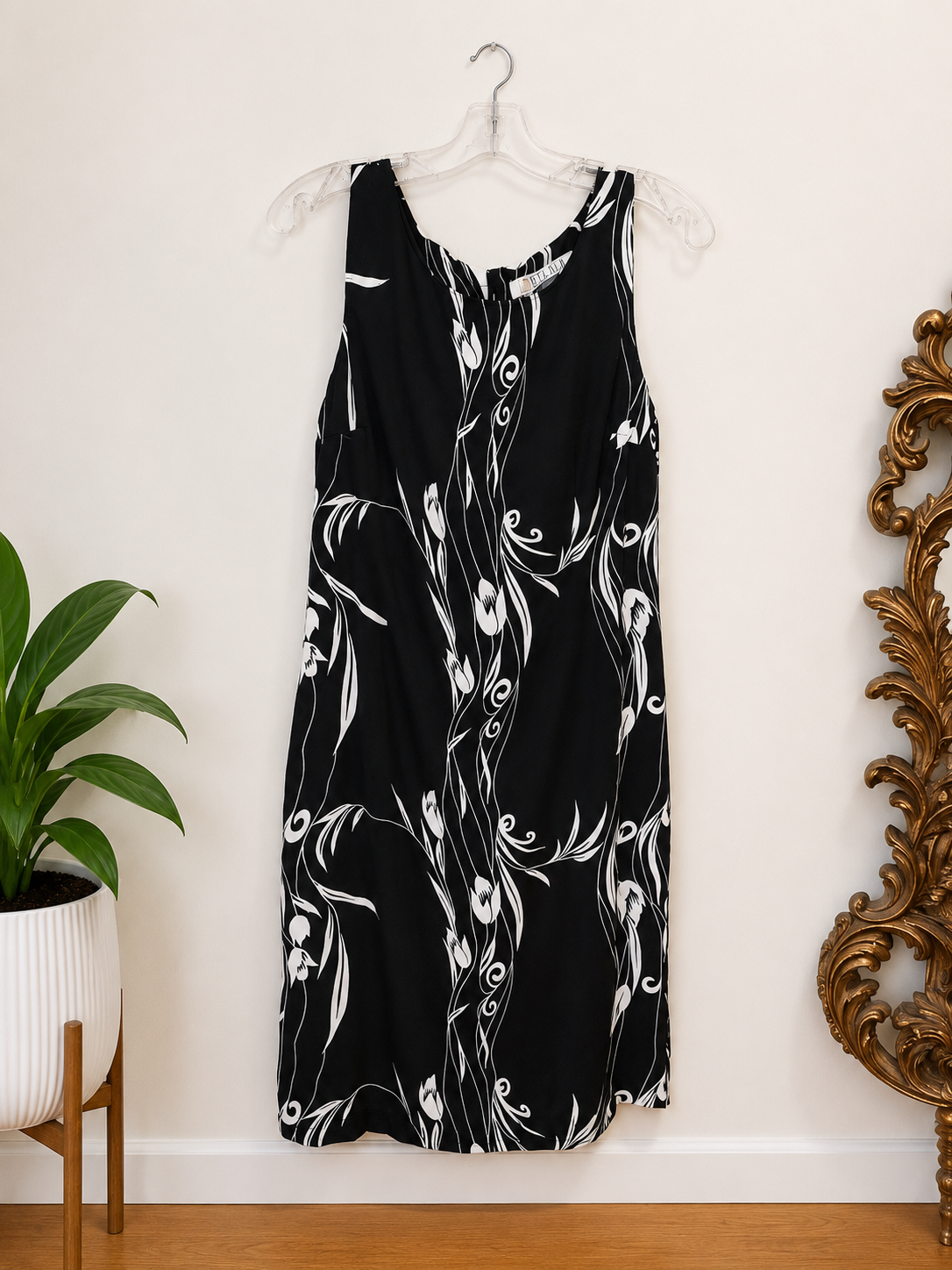 JM Studio Black & White Floral Shift Dress