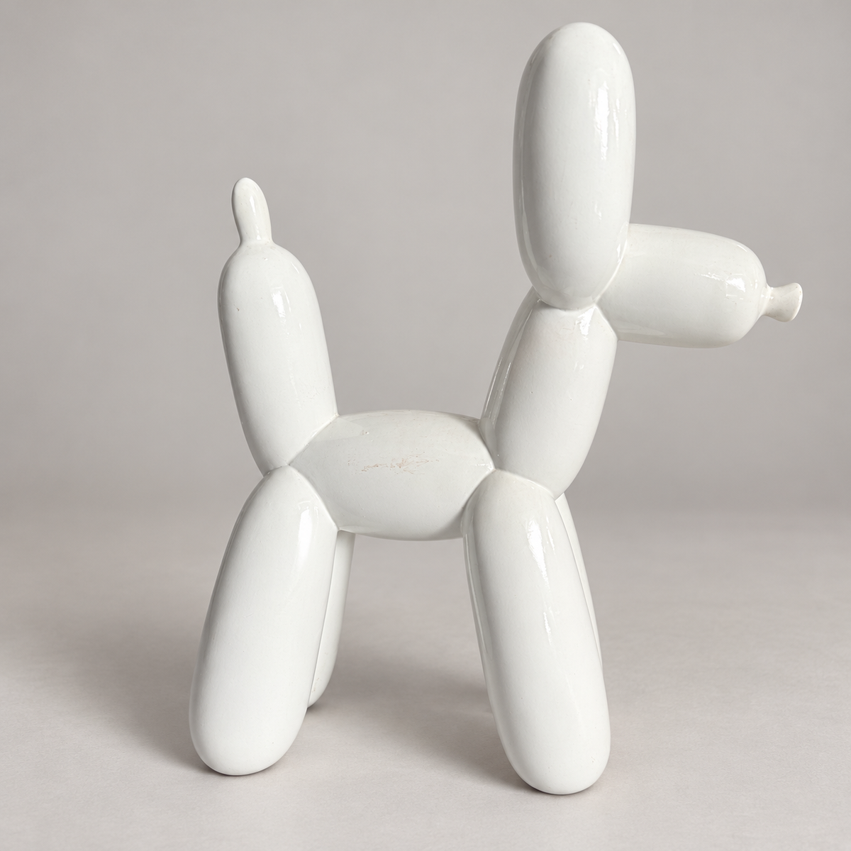 Glossy White Balloon Dog Sculpture — Modern Pop-Art Décor