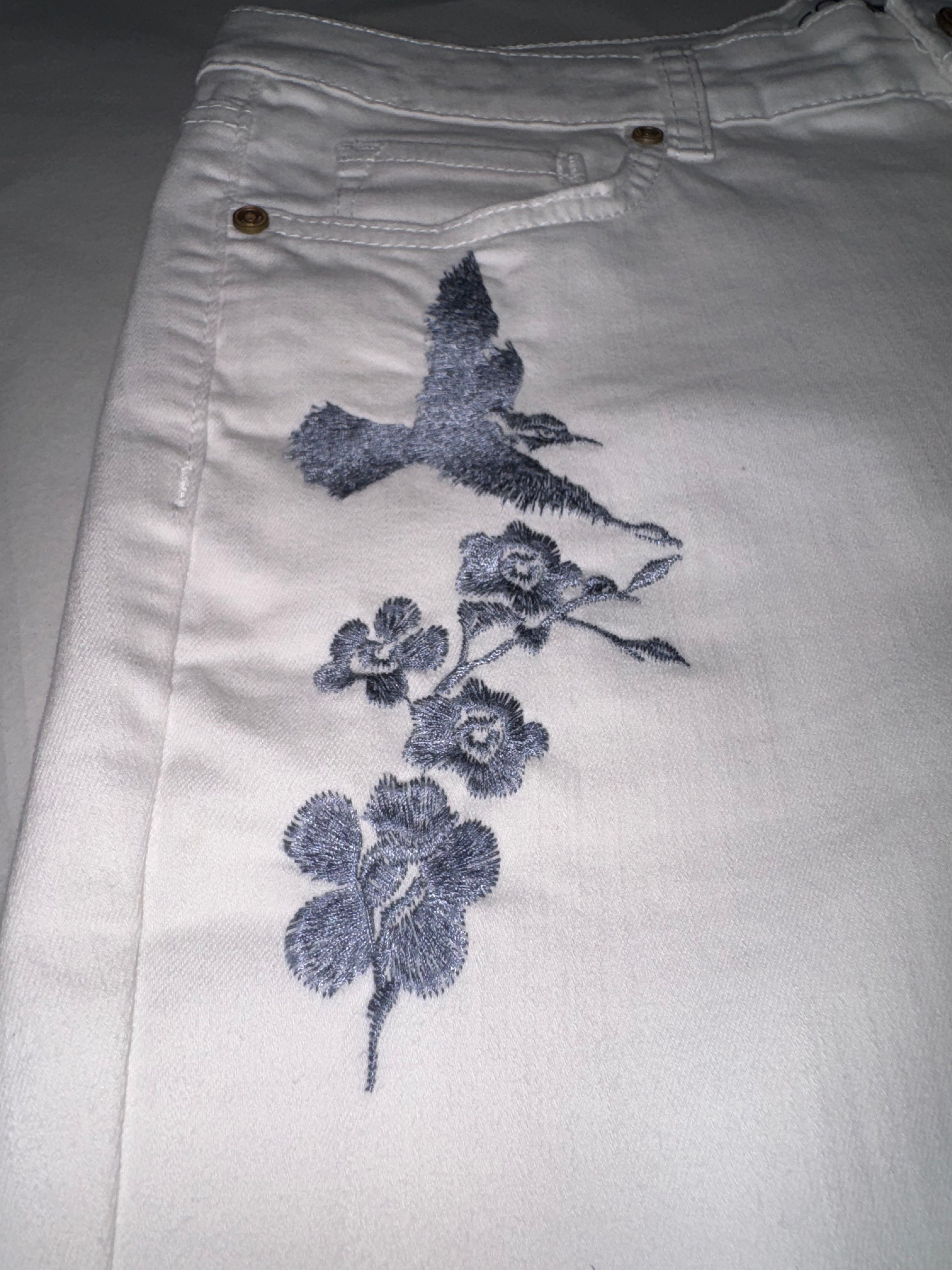Code Bleu Soho Bermuda Shorts – White Embroidered Bird & Floral Bermuda Shorts