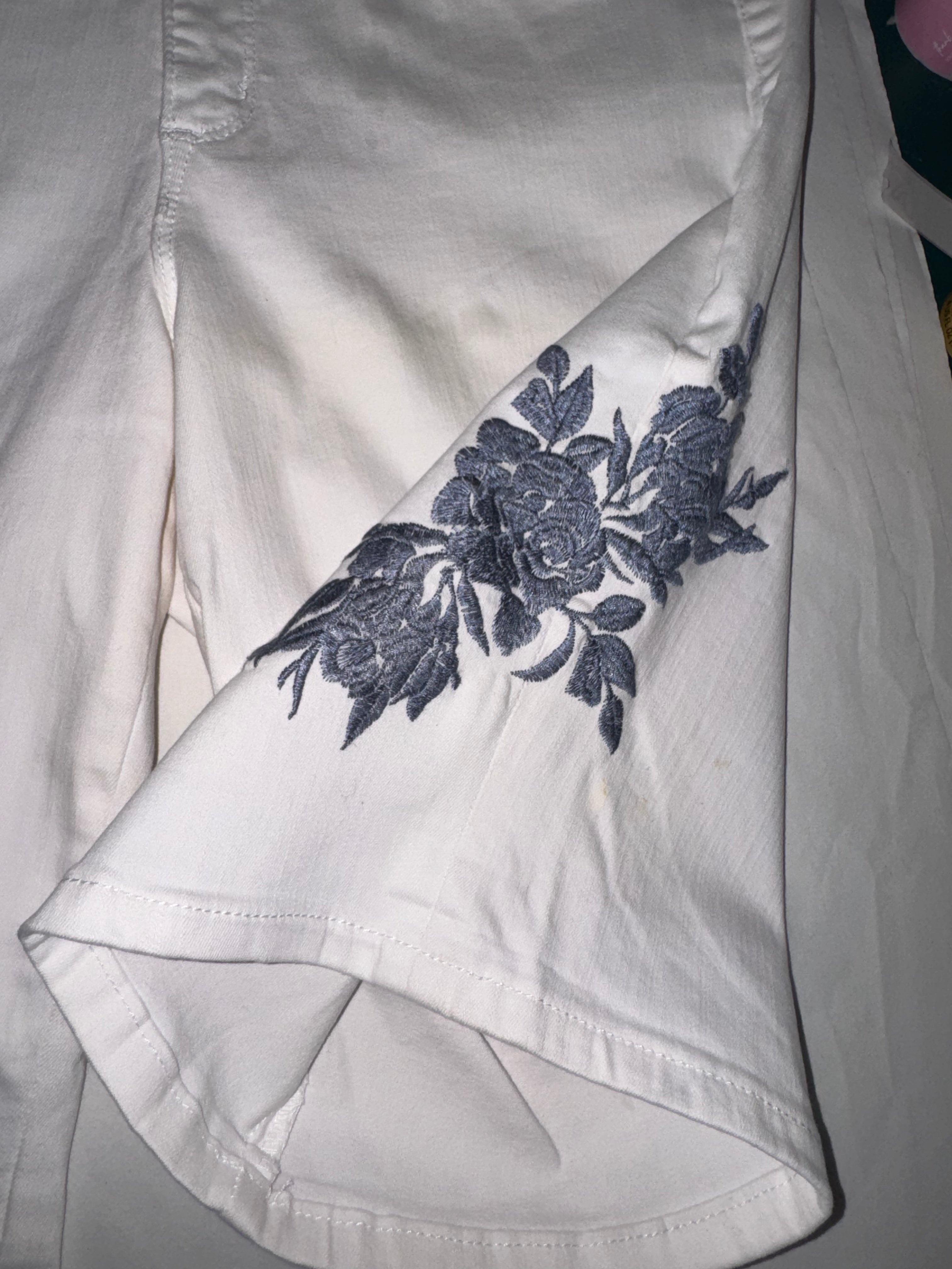 Code Bleu Soho Bermuda Shorts – White Embroidered Bird & Floral Bermuda Shorts