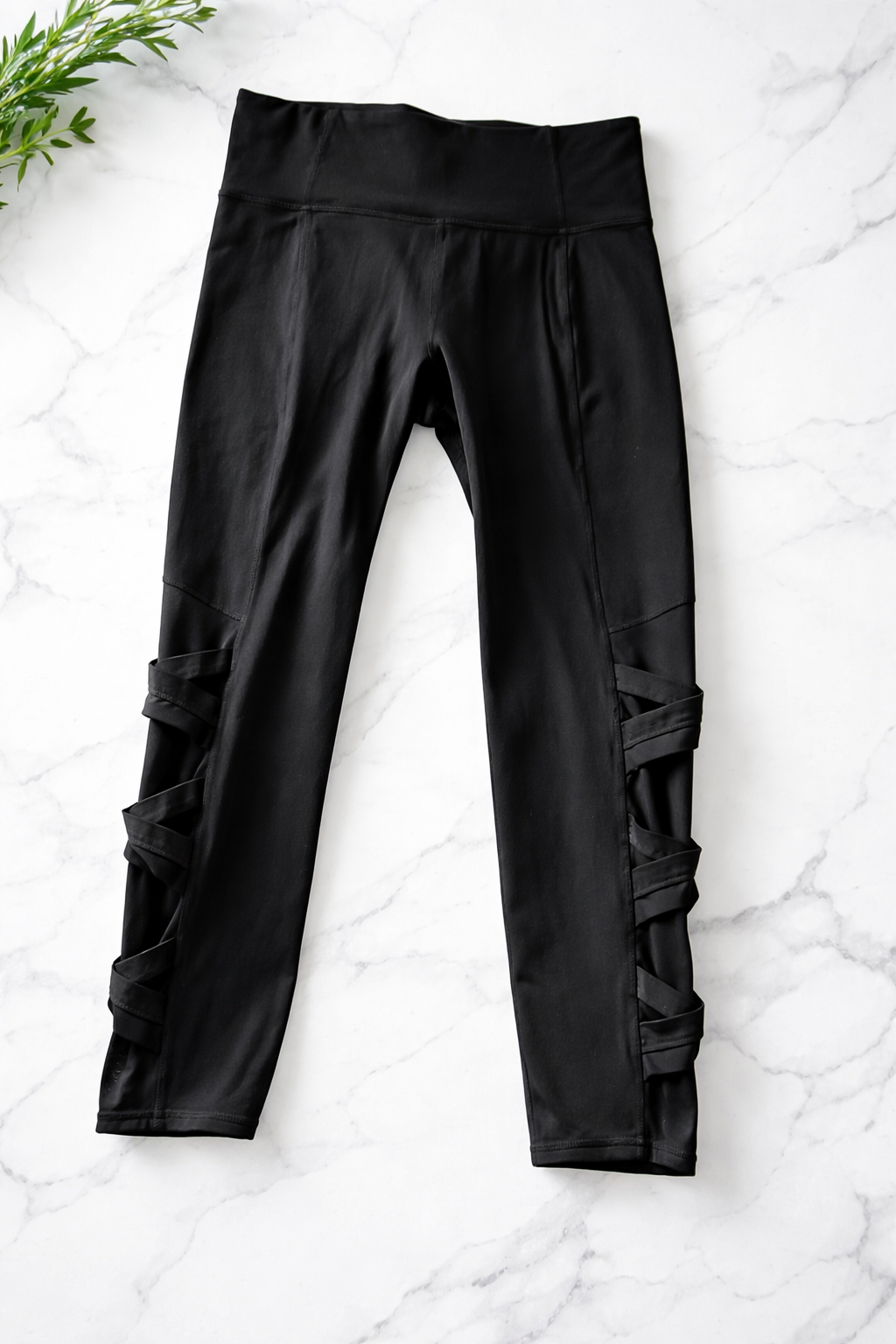 Athleta Black High Waisted Athletic Leggings Size Medium Hidden Pocket