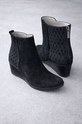Aquatalia Black Waterproof Leather Ankle Boots – Women’s Size 10
