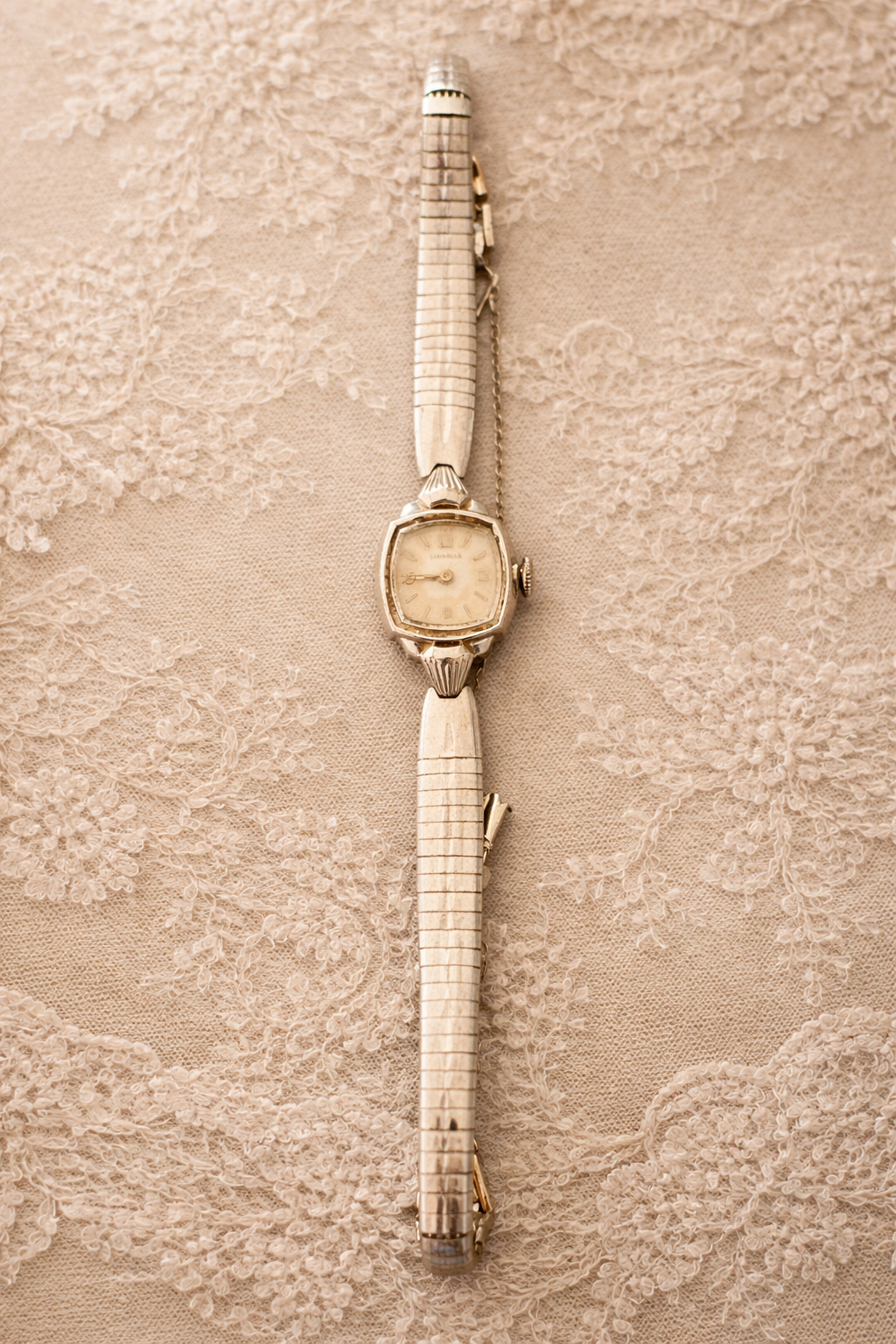 Vintage Silver Tone Art Deco Watch – Retro Elegant Piece