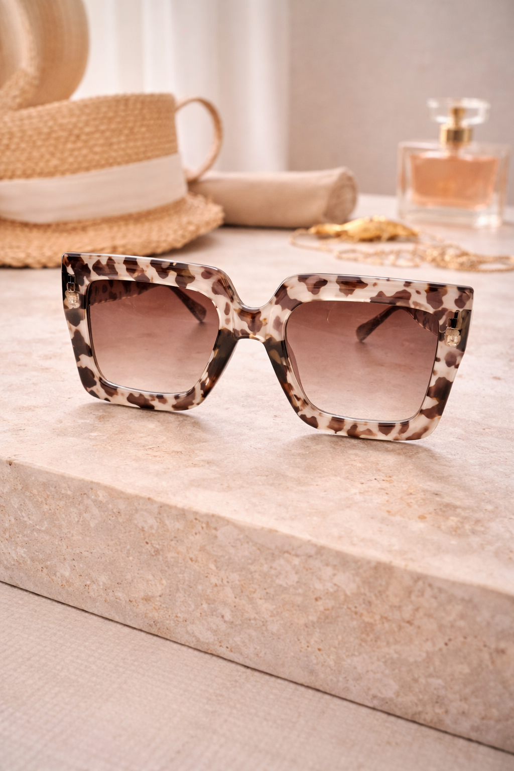 Oversized Ivory Tortoiseshell Sunglasses – Chic Statement Frames