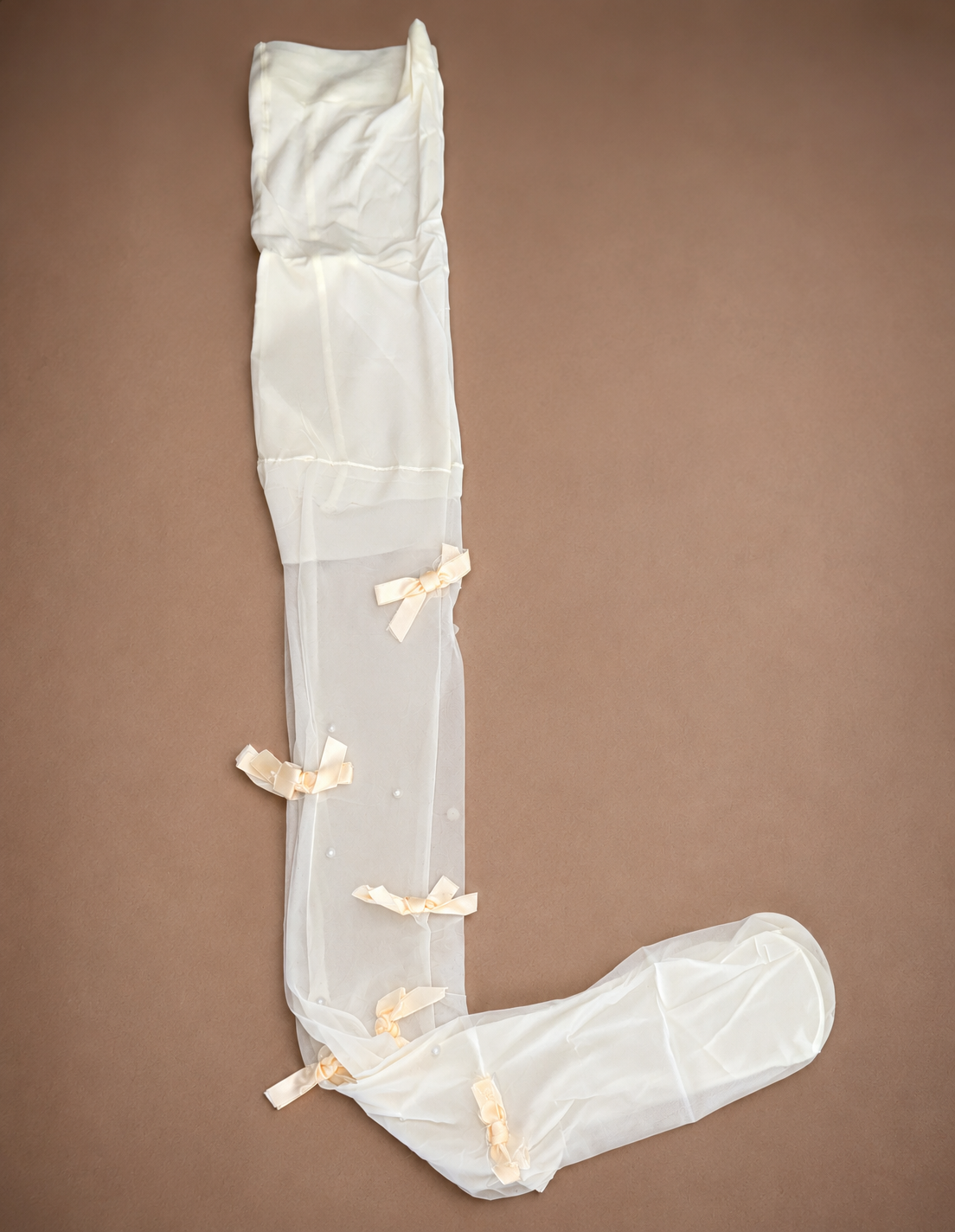 Vintage-Inspired Sheer Bow Pantyhose