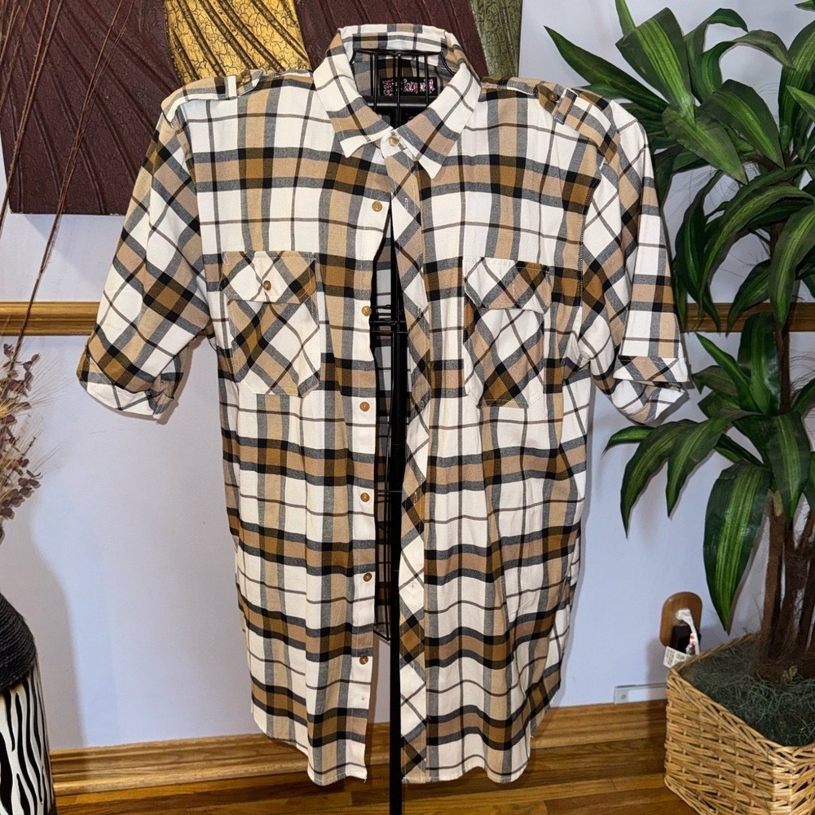 Men's Casual Plaid Button-Down Shirt in Black and Tan